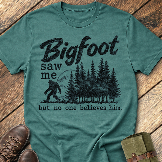 Bigfoot saw me but no one believes him. T-Shirt